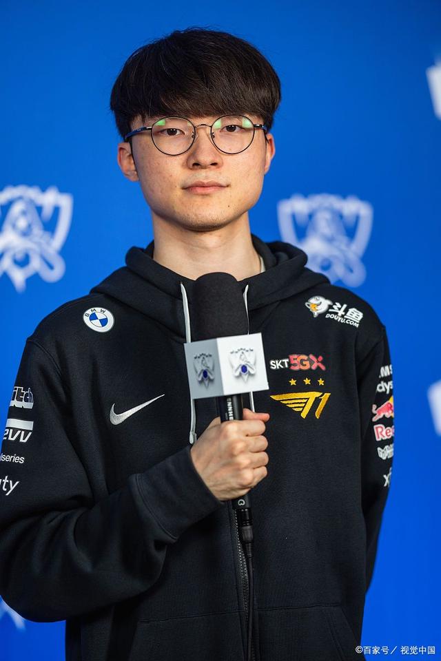 iM谈到NAVI的挣扎：“每一场首局或者首图，我们都有点挣扎”